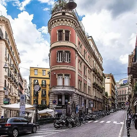 לינה וארוחת בוקר Rodino 24 4*