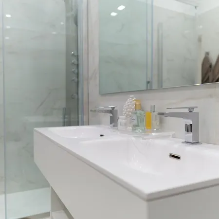 Rodino 24 Bed & Breakfast 4*